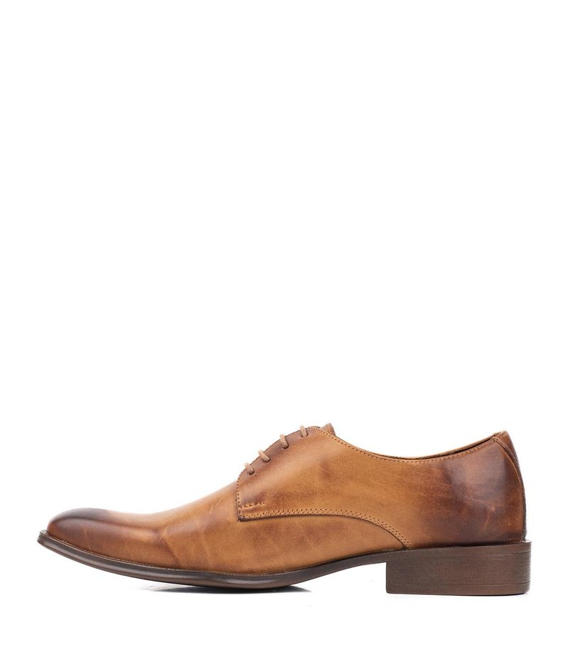 Zapatos-de-vestir-acordonados-de-cuero-en-suela.jpg