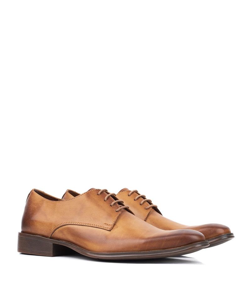 Zapatos-de-vestir-acordonados-de-cuero-en-suela.jpg