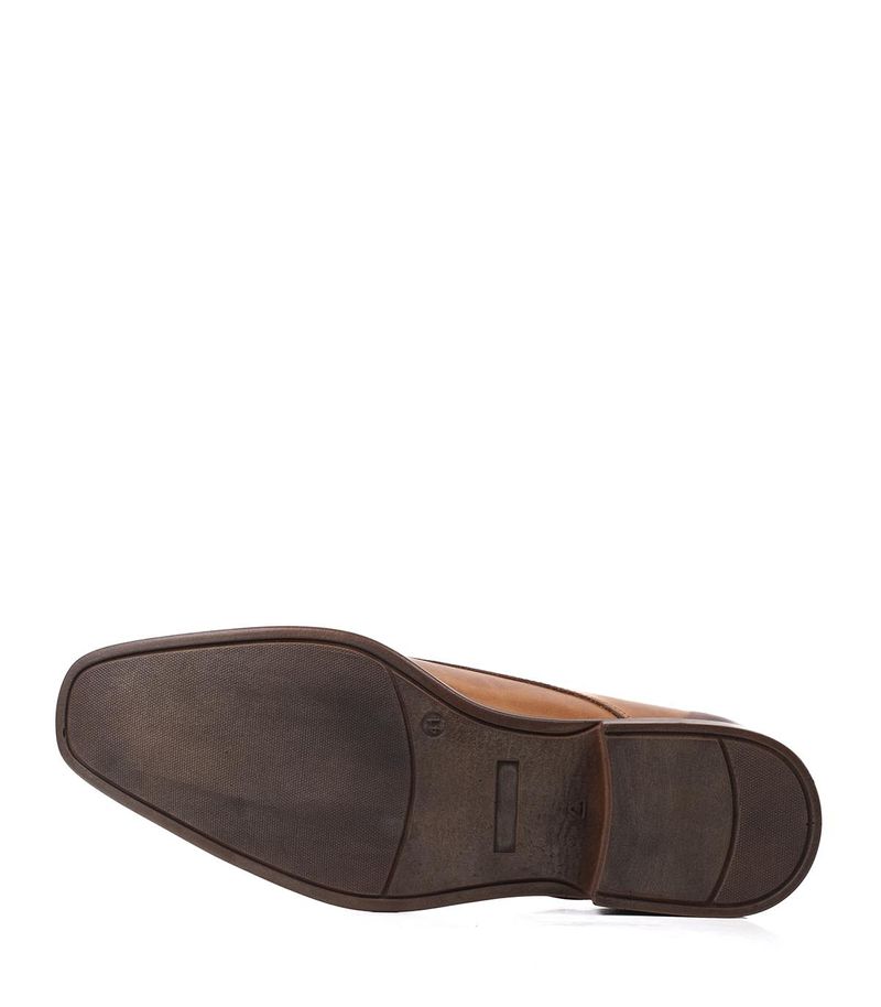Zapatos-de-vestir-acordonados-de-cuero-en-suela.jpg