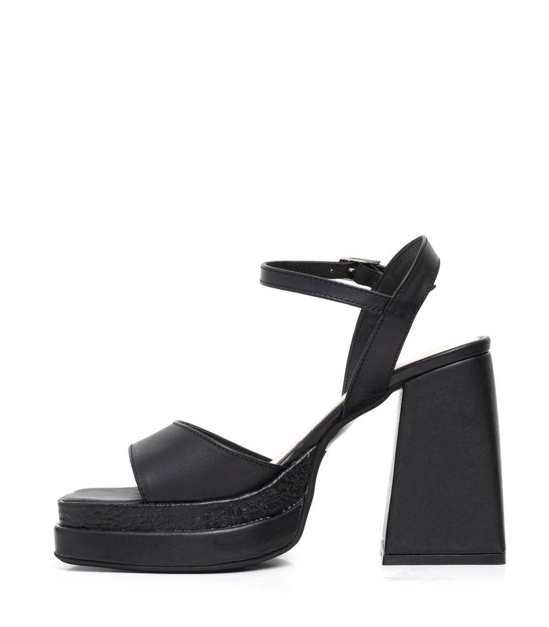 Sandalias-de-fiesta-en-cuero-negro.jpg