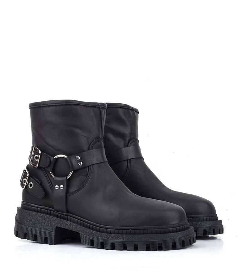 Botas-cortas-biker-de-cuero-negro.jpg