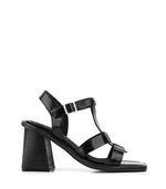 Sandalias-estilo-romana-de-charol-negro