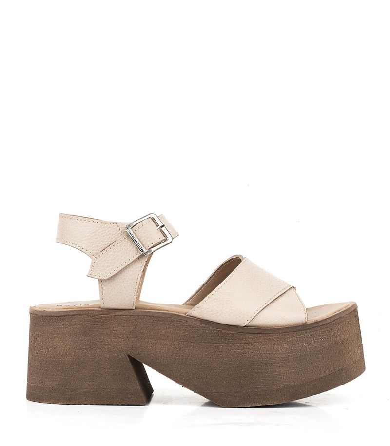 Sandalias-de-cuero-en-nude