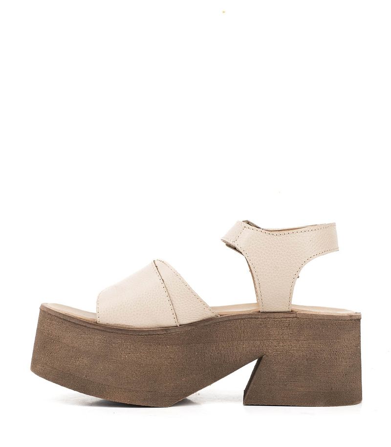 Sandalias-de-cuero-en-nude
