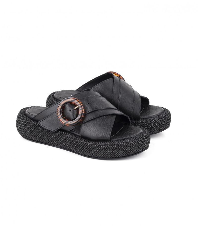 Sandalias-con-rafia-de-cuero-negro