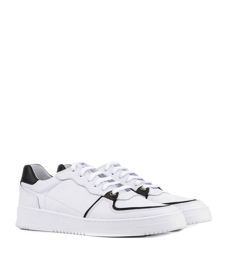 Zapatillas-estilo-urbanas-de-cuero-en-blanco