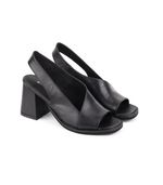 Sandalias-clasicas-taco-ancho-de-cuero-en-negro