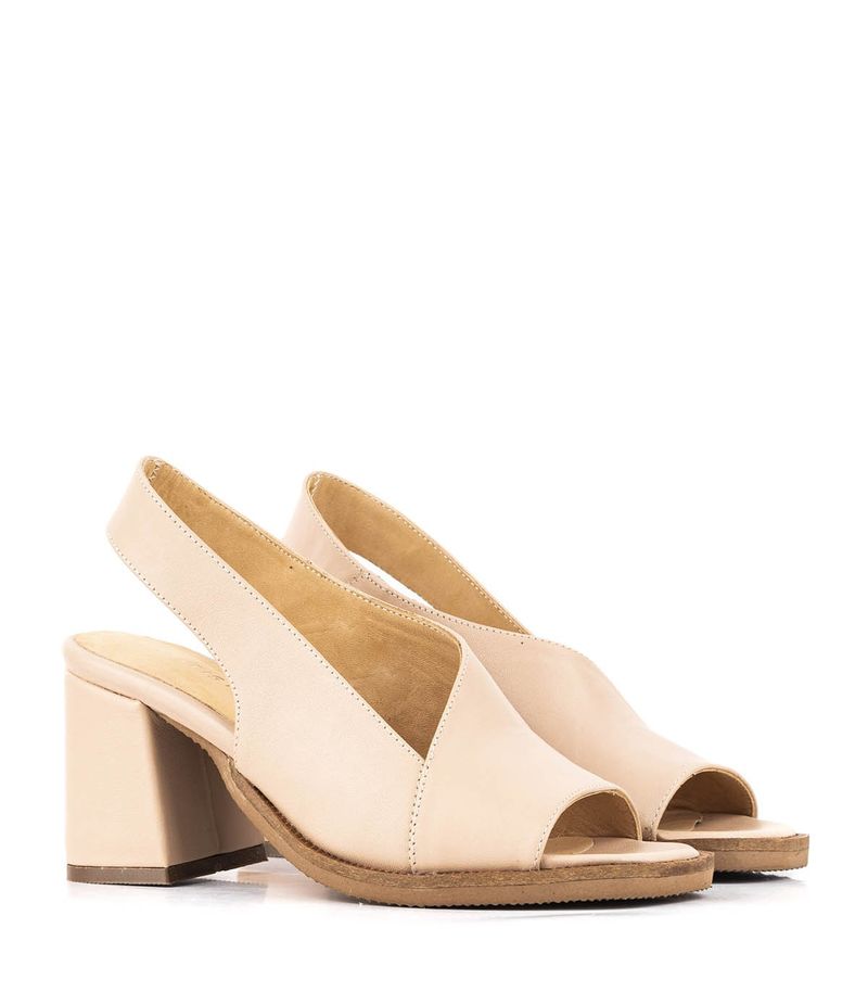 Sandalias-clasicas-taco-ancho-de-cuero-en-nude