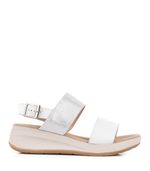 Sandalias-clasicas-combinadas-de-cuero-en-blanco