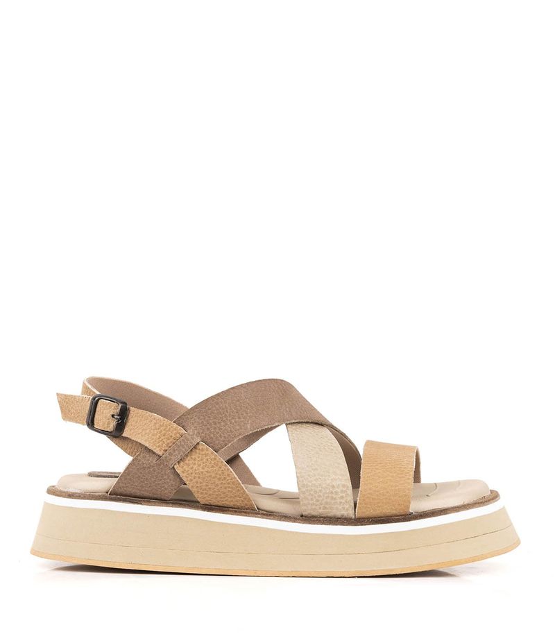 Sandalias-bajas-combinadas-de-cuero-en-miel