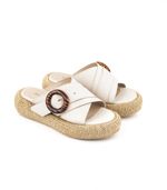 Sandalias-con-rafia-de-cuero-en-beige