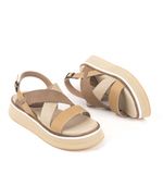 Sandalias-bajas-combinadas-de-cuero-en-miel