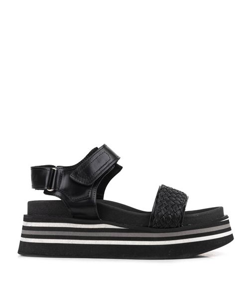 Sandalias base corrida de cuero en negro