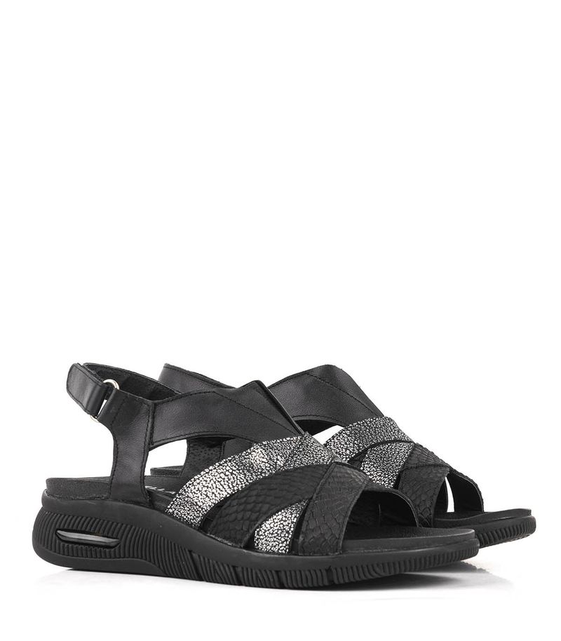 Sandalias-tramadas-de-cuero-negro