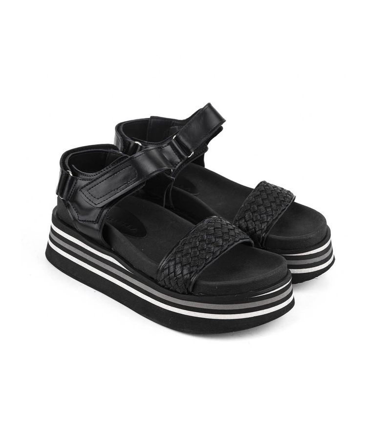 Sandalias-base-corrida-de-cuero-en-negro