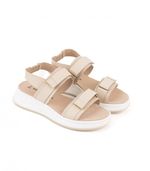 Sandalias-con-velcro-de-cuero-en-beige