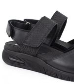 Sandalias-confort-de-cuero-con-velcro-en-negro