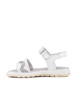 Sandalias-con-brillo-de-cuero-en-blanco