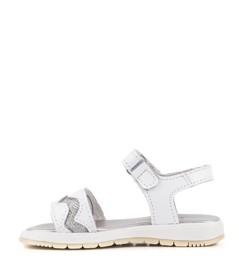 Sandalias-con-brillo-de-cuero-en-blanco