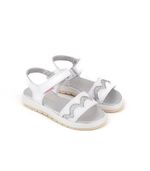 Sandalias-con-brillo-de-cuero-en-blanco