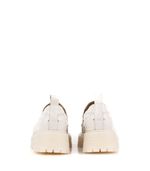 Mocasines-base-tractor-blanca-de-charol-natural