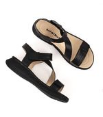 Sandalias-de-cuero-negro-con-velcro