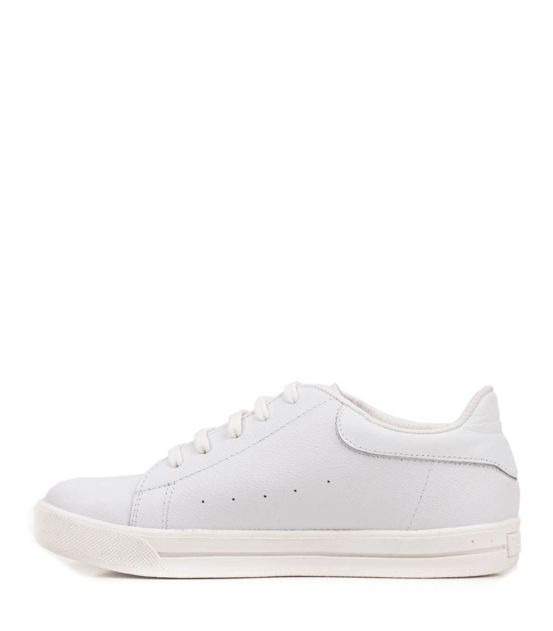 Zapatillas-de-cuero-en-blanco