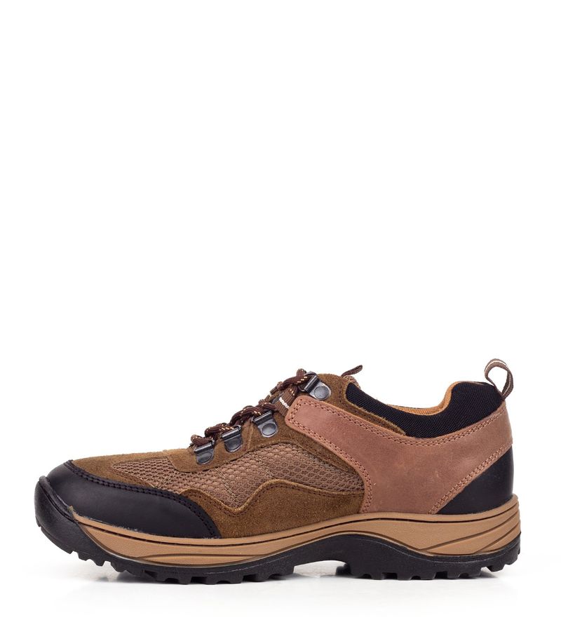 Zapatillas-estilo-trekking-de-cuero-en-marron