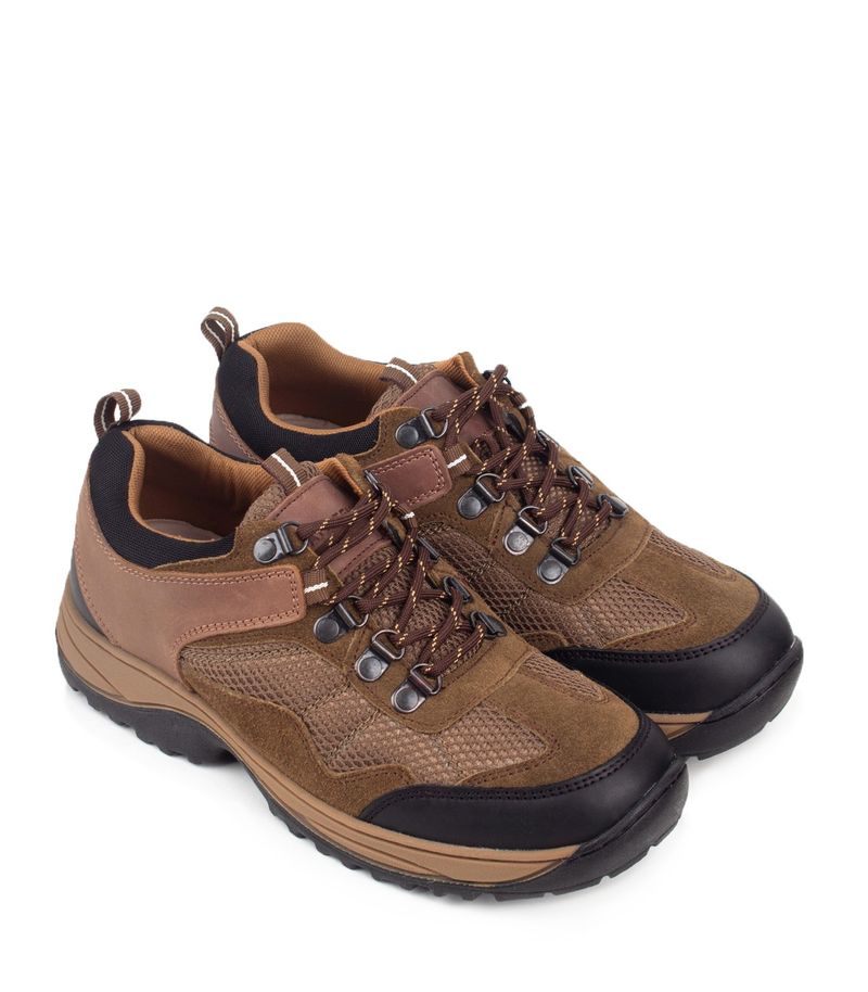 Zapatillas-estilo-trekking-de-cuero-en-marron