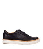 Zapatillas-clasicas-de-cuero-negro