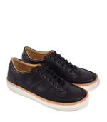 Zapatillas-clasicas-de-cuero-negro