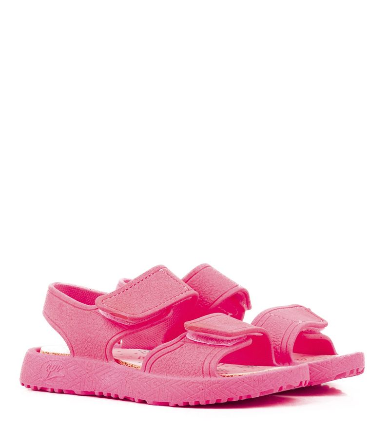 Sandalias-playera-de-goma-en-fucsia