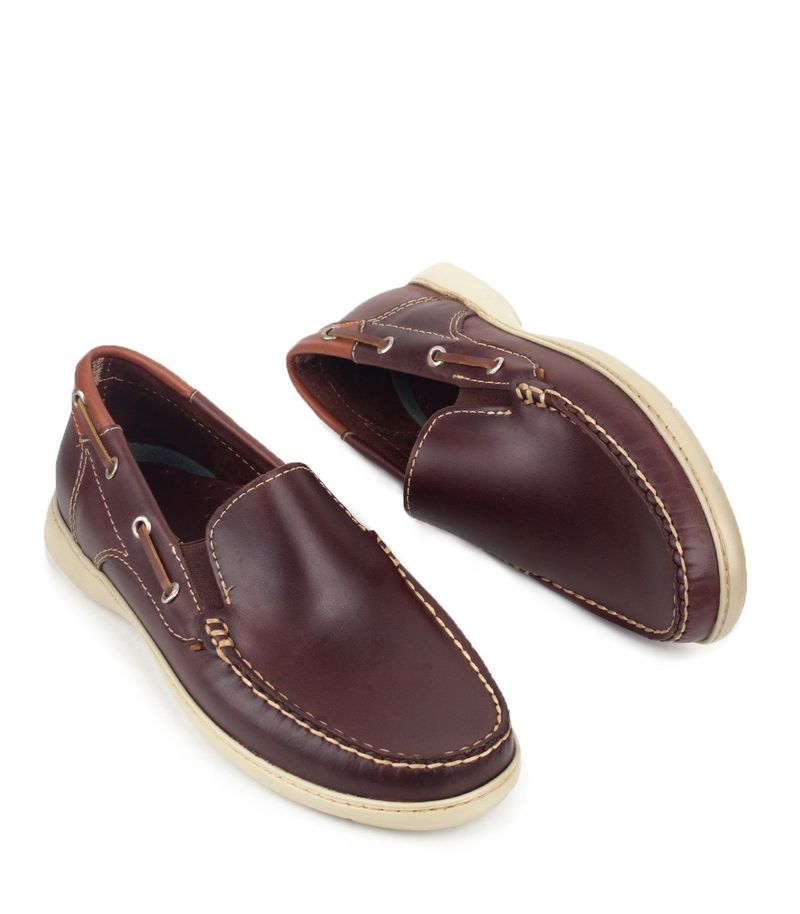 Nauticos-clasicos-de-cuero-en-marron