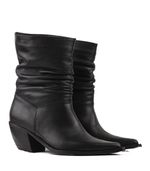 Botas-cortas-abuchonadas-de-cuero-negro