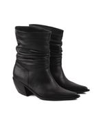 Botas-cortas-abuchonadas-de-cuero-negro