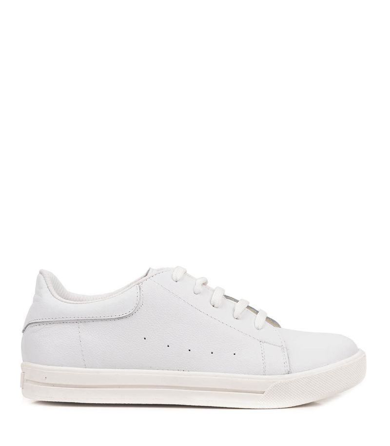 Zapatillas-de-cuero-en-blanco