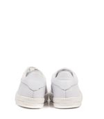 Zapatillas-de-cuero-en-blanco