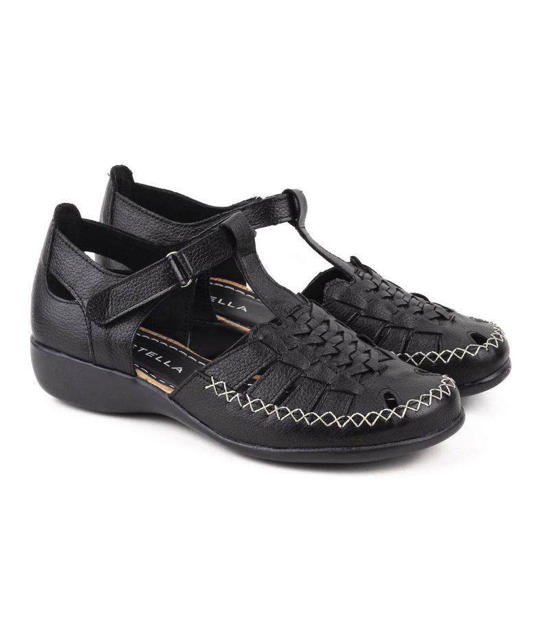 Sandalias-de-cuero-en-negro