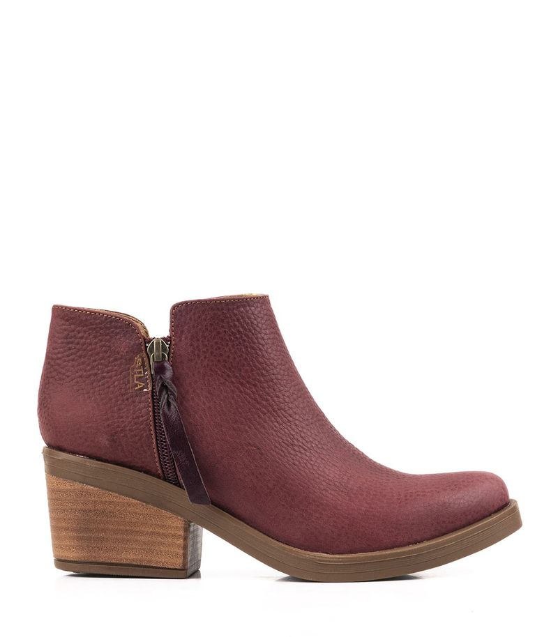 Botas-cortas-con-cintas-de-cuero-bordo