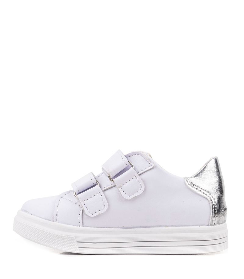 Zapatillas-de-simil-cuero-con-aplique-de-corazon-en-blanco