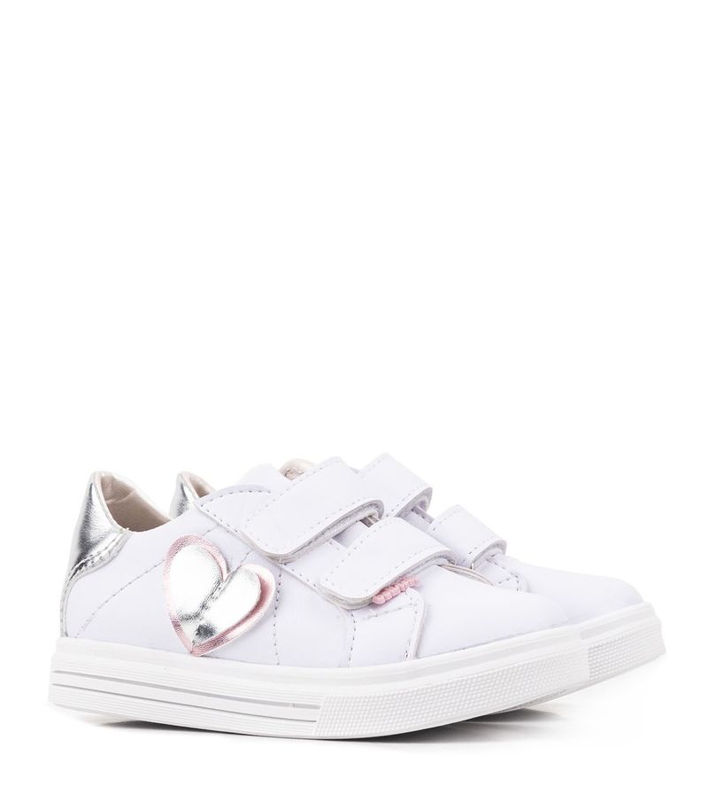 Zapatillas-de-simil-cuero-con-aplique-de-corazon-en-blanco