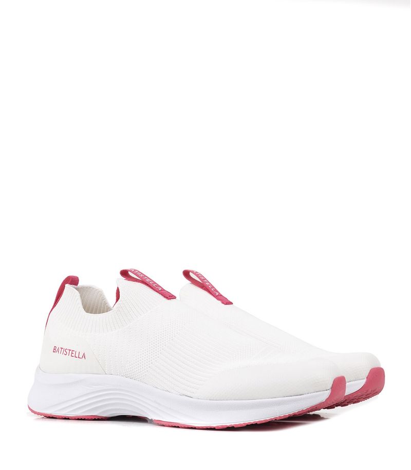 Zapatillas-urbanas-de-tela-en-blanco