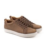 Zapatillas-urbanas-de-cuero-marron-con-base-blanca