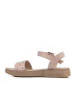 Sandalias-bajas-con-tachas-de-cuero-en-nude