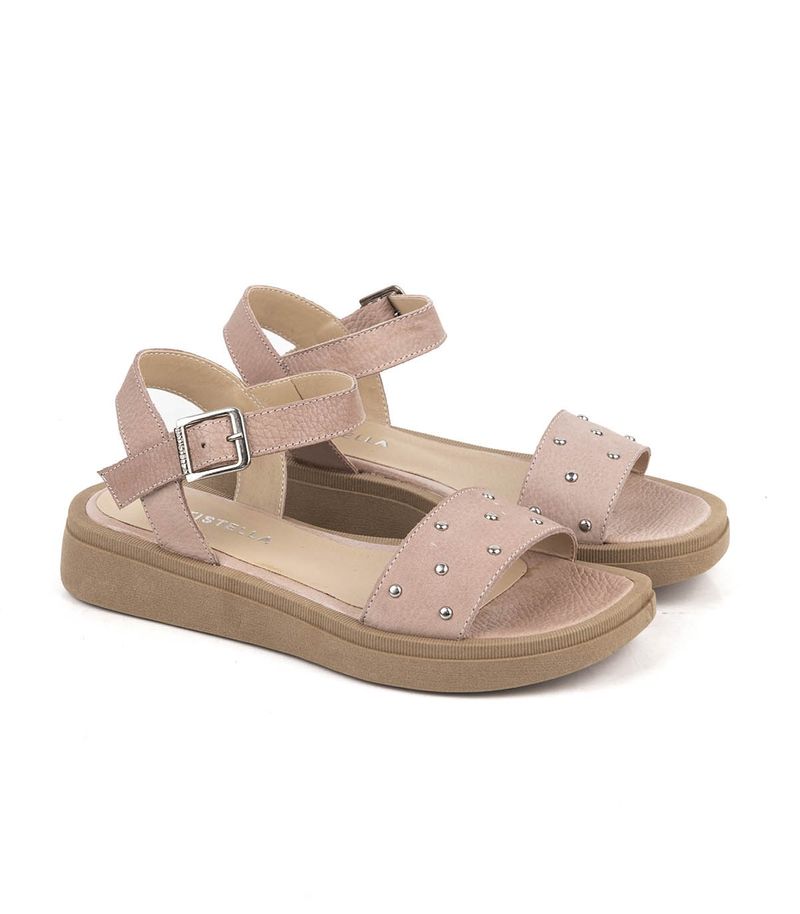 Sandalias-bajas-con-tachas-de-cuero-en-nude