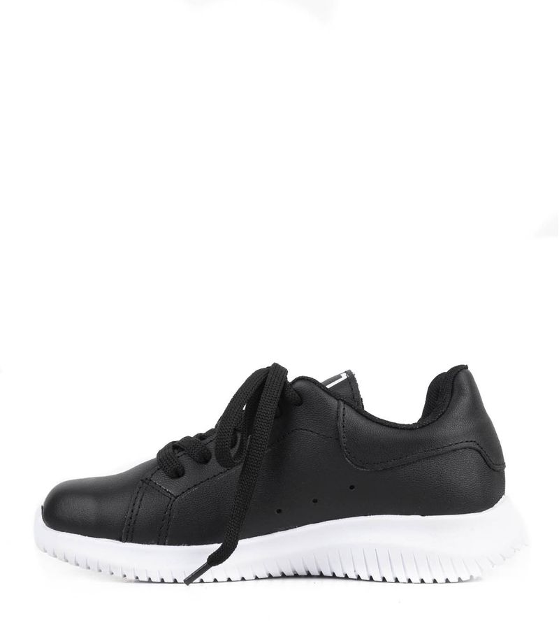 Zapatillas-urbanas-de-cuero-en-negro