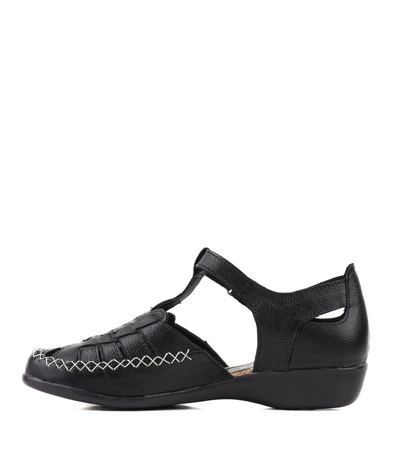 Sandalias-de-cuero-en-negro