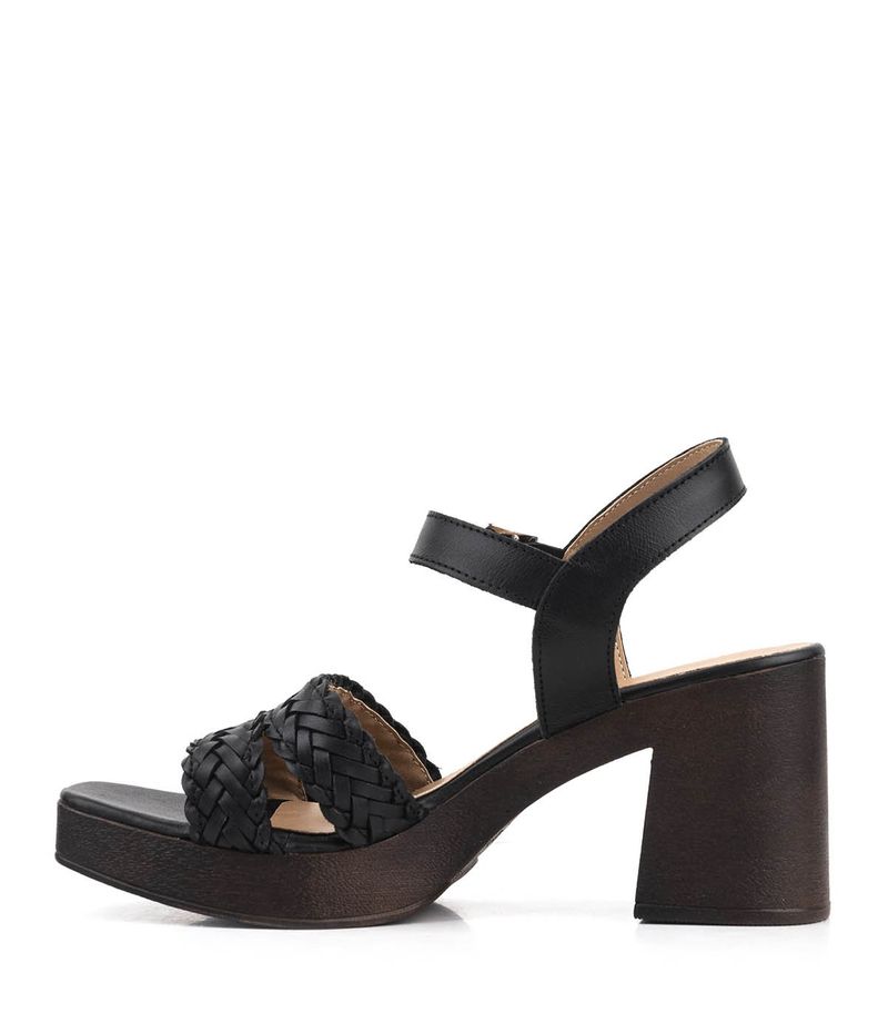 Sandalias-trenzadas-de-cuero-negro