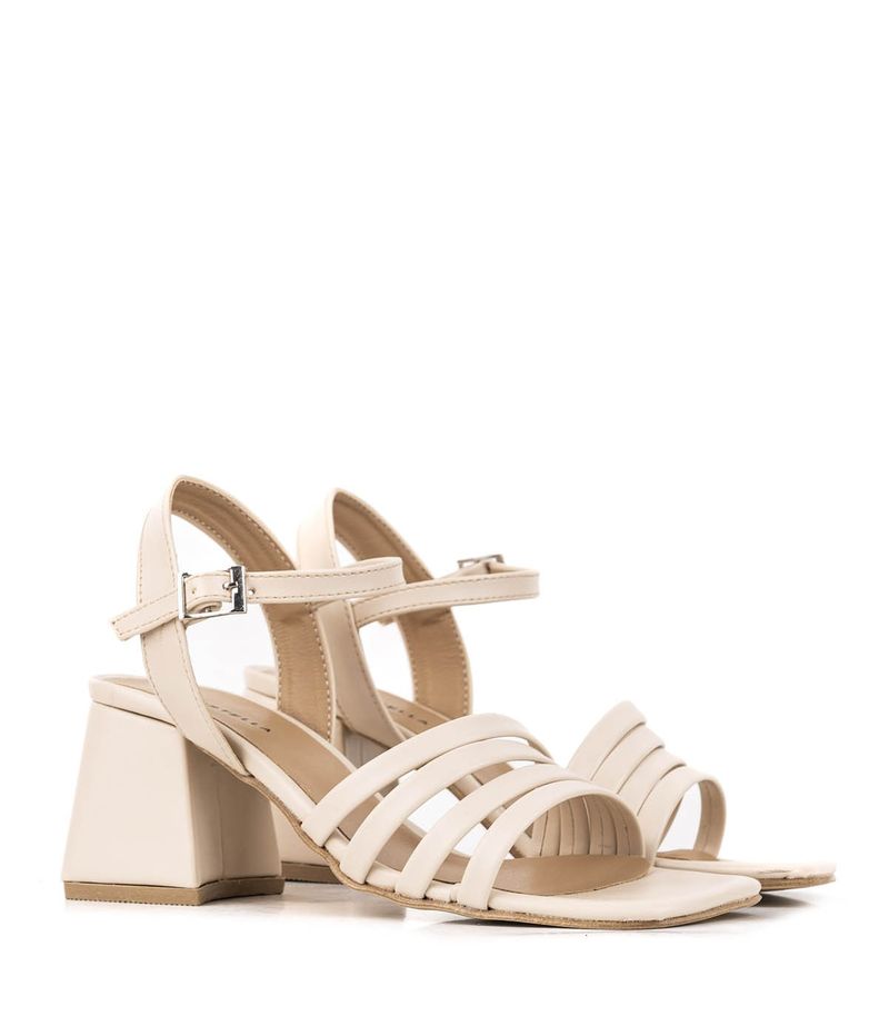 Sandalias-con-cintas-de-cuero-en-nude