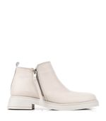 Botas-cortas-con-cintas-de-cuero-en-manteca